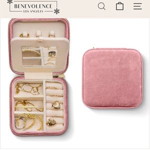 Benevolence LA Plush Velvet Square Jewelry Box